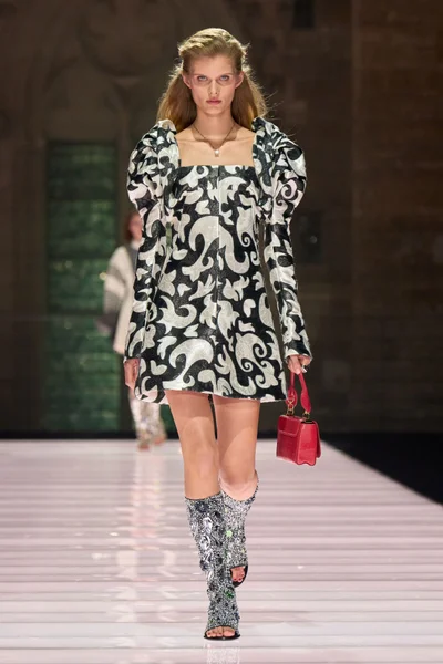 Look 26